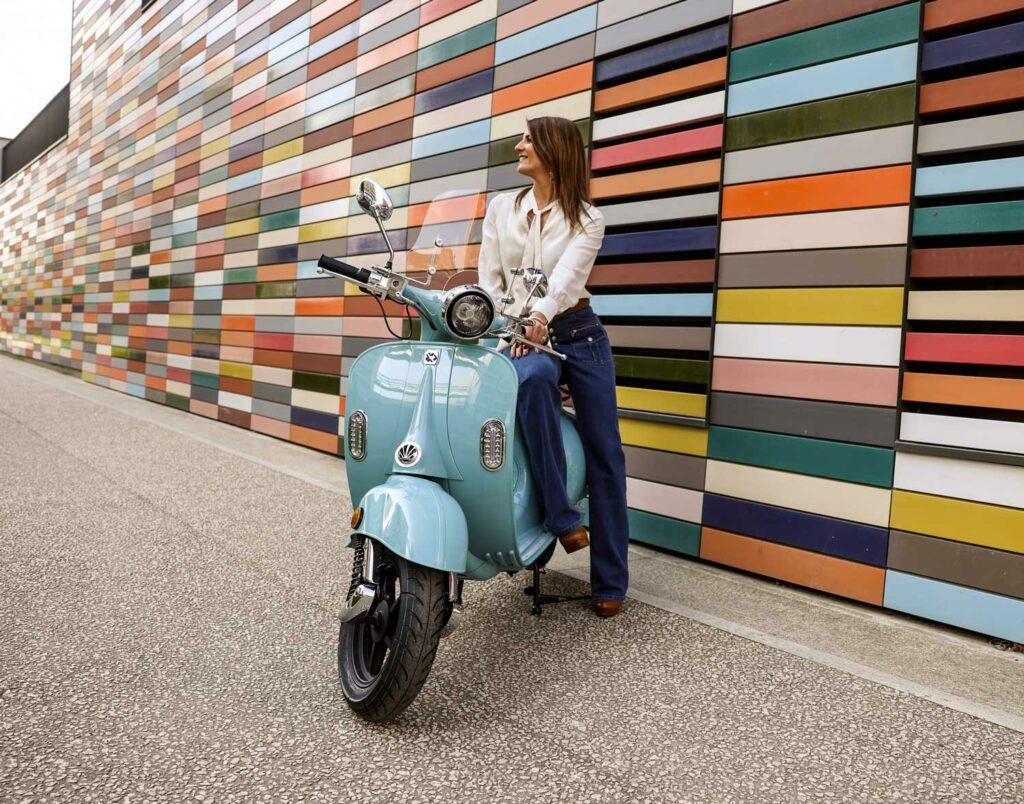 tym-scooter-photo-scooters-electriques-M-hero-mosaique-femme-1500w
